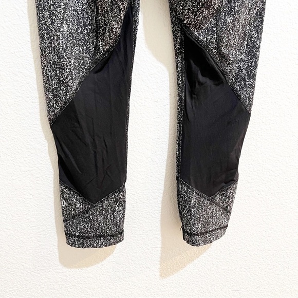 Lululemon- Pace Revival Crop Black & White Size 6 - Picture 7 of 10